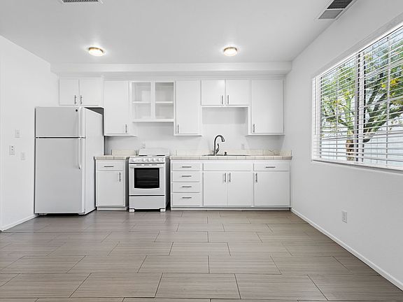 4th image of 78582 Avenida La Fonda