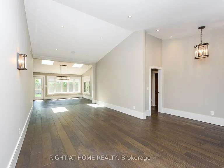 176 Maplewood Rd — Photo 4
