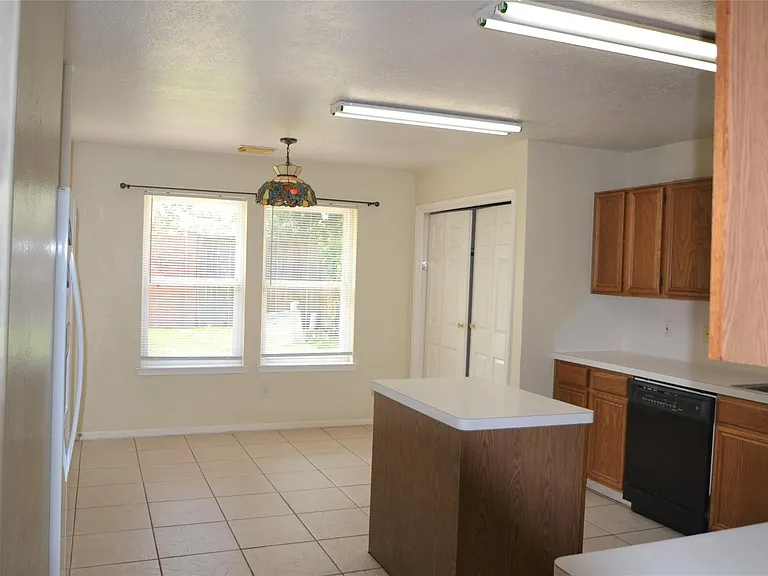 2818 Russett Pl W — Photo 8