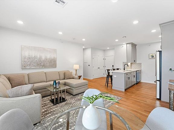 4th image of 660 Bloomfield Ave APT 405