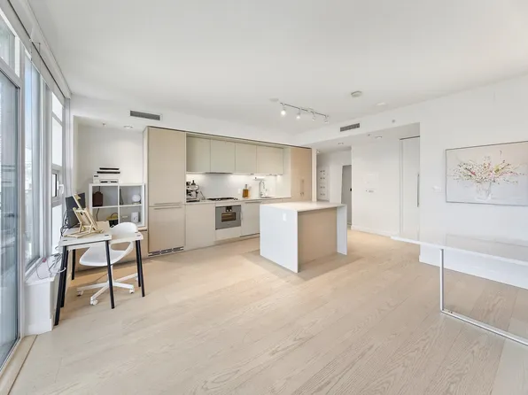 1289 Hornby St #2103, Vancouver, BC V6Z 2H7
