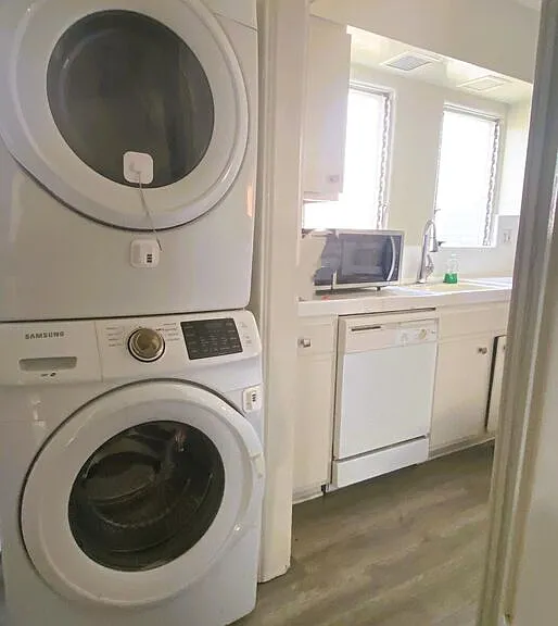 10623 Kinnard Ave — Photo 11