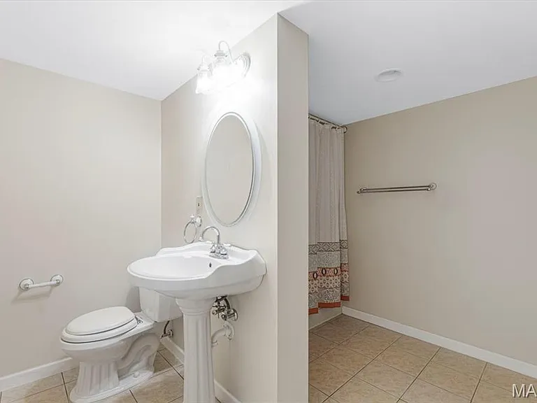 208 Kylewood Ct — Photo 42