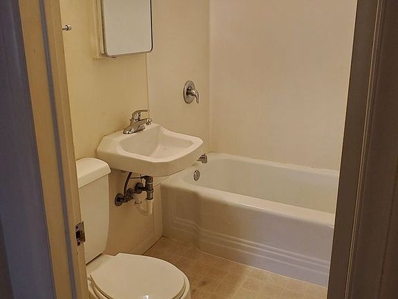 4th image of 1521 NW 51st St APT 2