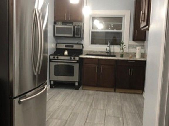 2nd image of 9128 S Woodlawn Ave #House