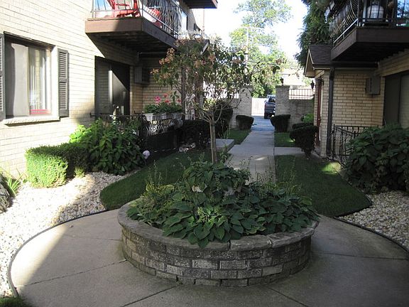 2nd image of 2135 N Harlem Ave #U228