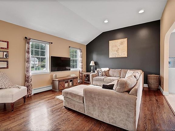 4th image of 164 Highland Ave