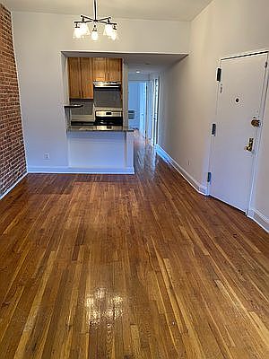 3rd image of 62 W 91st St