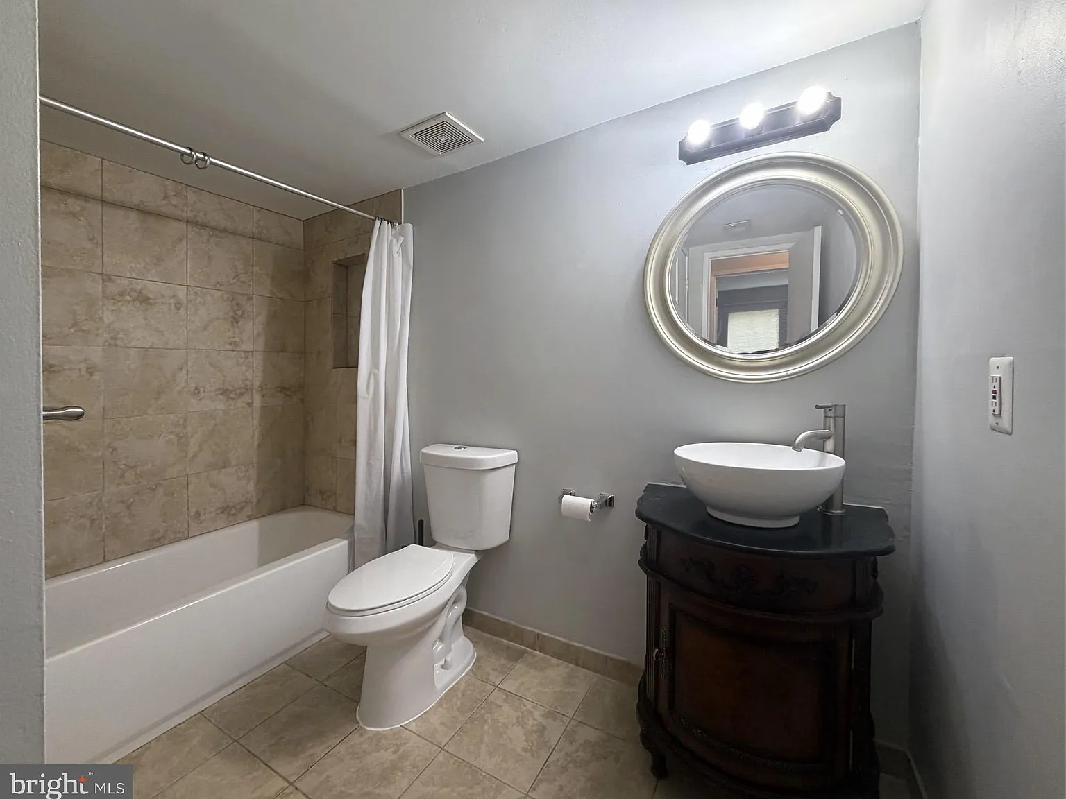 1 bed, 840 sqft, $1,750 — Photo 3