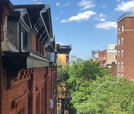 Sold by Compass | media 19