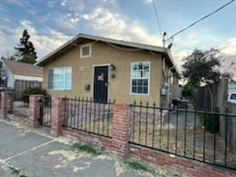 22527 Sonoma St — Photo 7