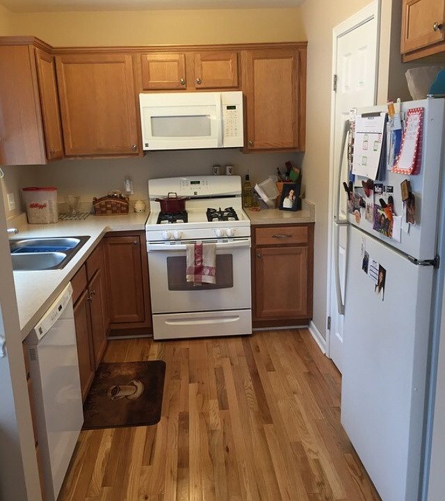 2nd image of 1637 Creek St