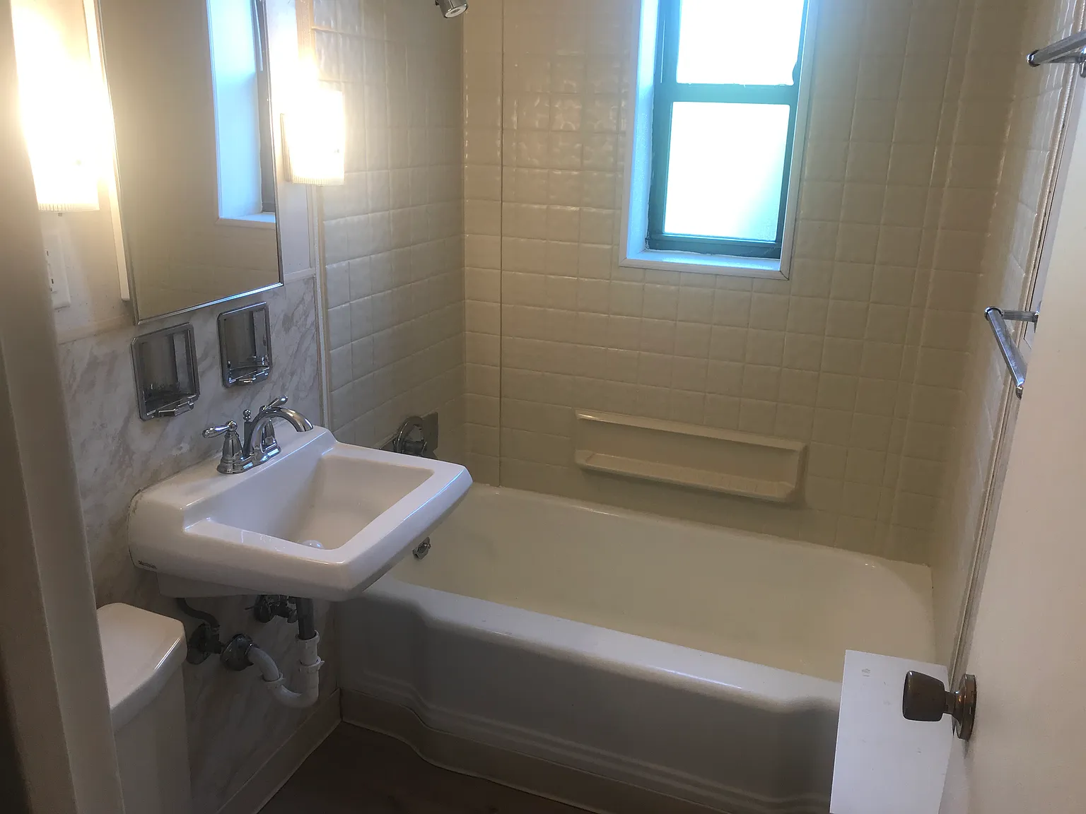 Hoodridge Terrace — Photo 2