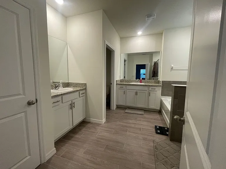 13616 NW 14th Pl — Photo 9