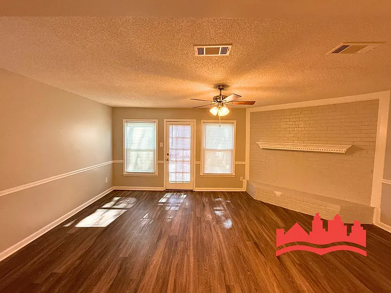 5555 Blossom Ln — Photo 4