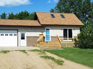 721 Lake View Dr, Devils Lake, ND 58301