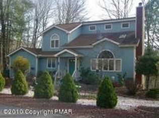 1066 Upper Ridge View Dr, East Stroudsburg, PA 18302