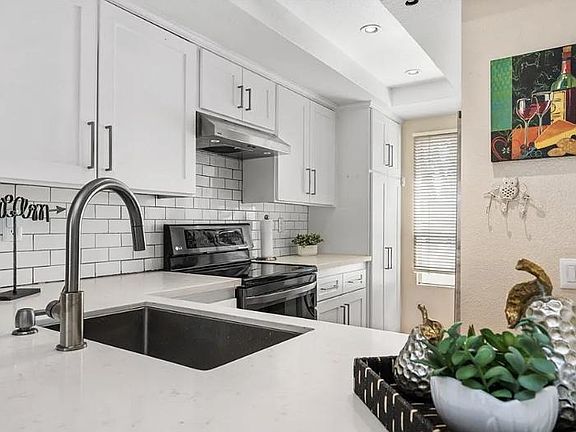 5th image of 7 Bentwood Ln