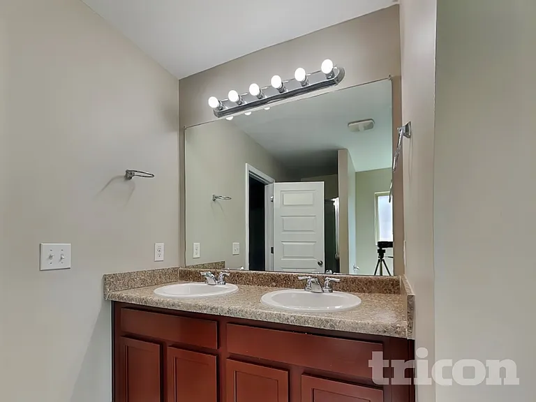 196 Sims Ct — Photo 8