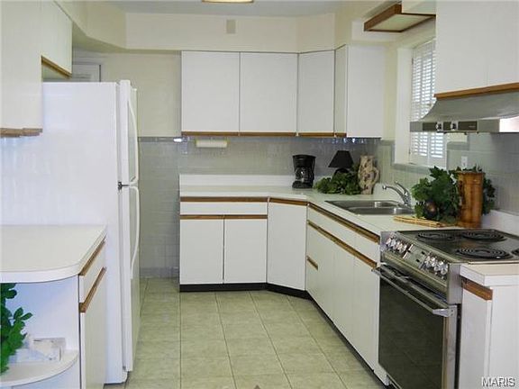3rd image of 8514 Stafford Ct
