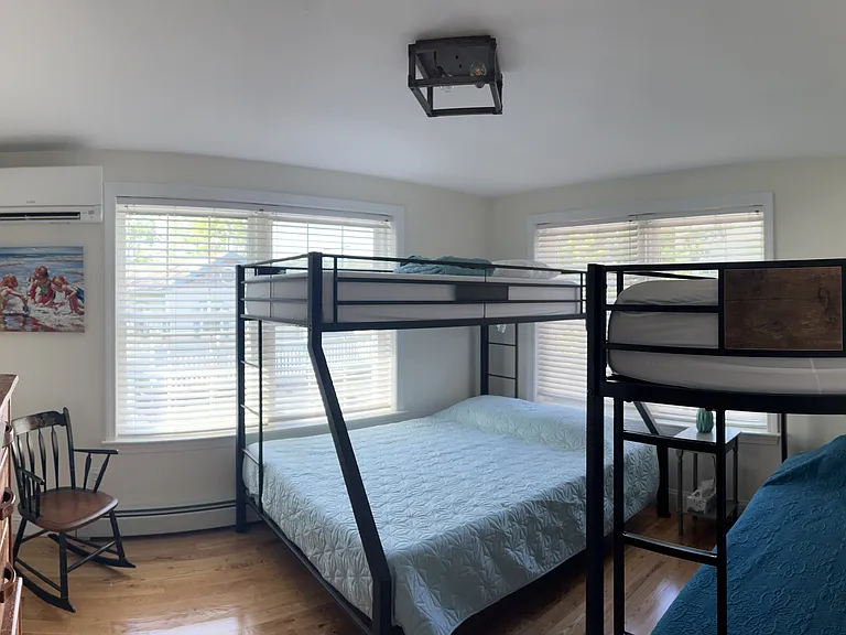 11 Hampton Ave — Photo 19