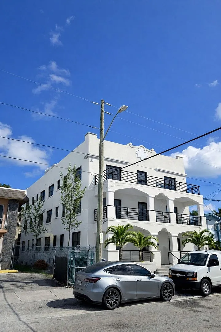 Photo 2 of 35 - Casa Del Cielo - Miami, FL Building Photo - Casa Del Cielo