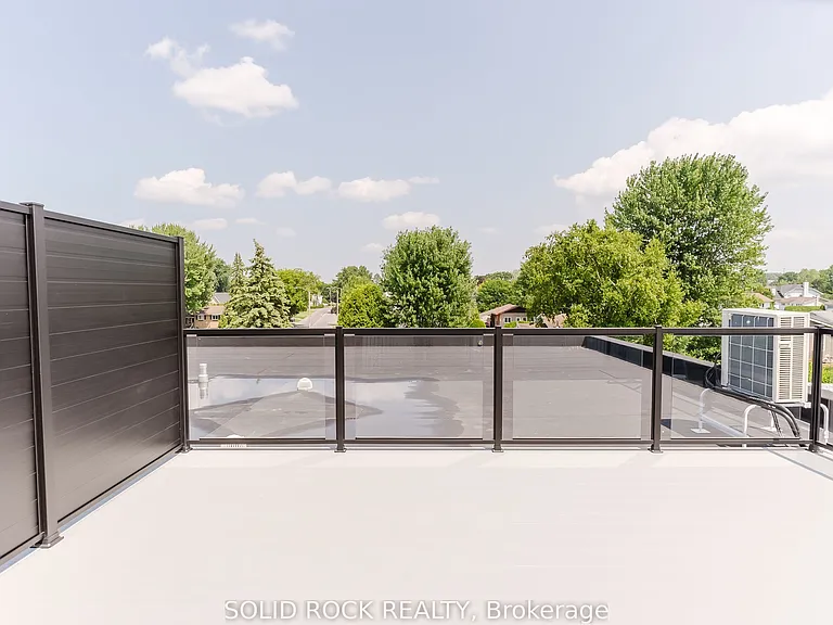 845 Champlain St #9 — Photo 3