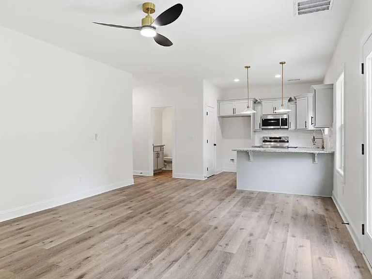 257 Spring St — Photo 7