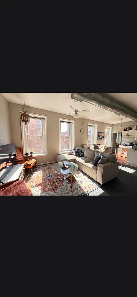 Building Photo - 1801 W Division St #2S