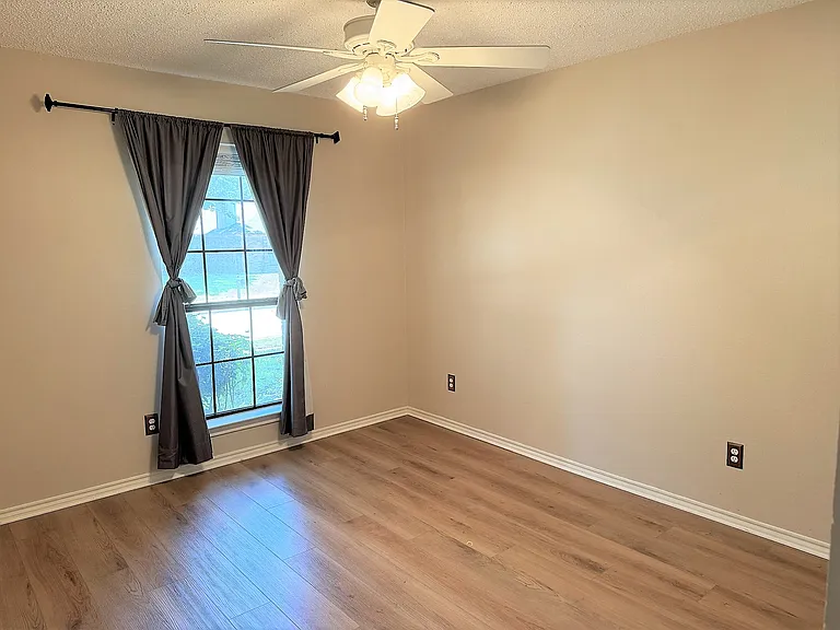 2119 Falcon Ridge Dr — Photo 9