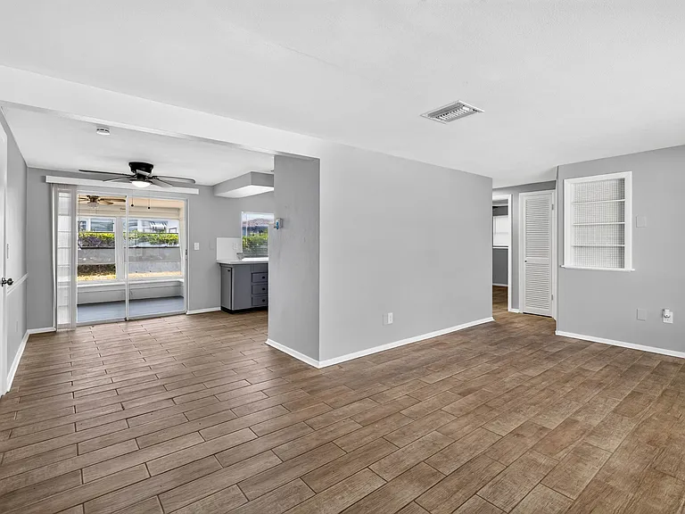 3723 Kingsbury Dr — Photo 5