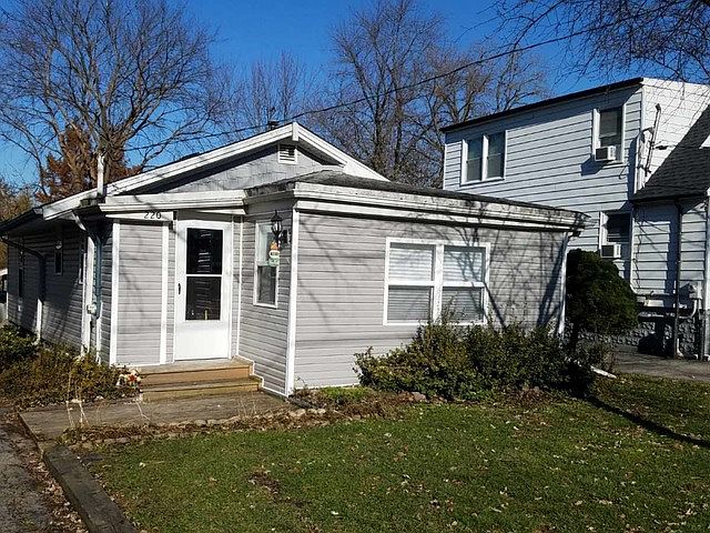 1st image of 220 Willard Pl