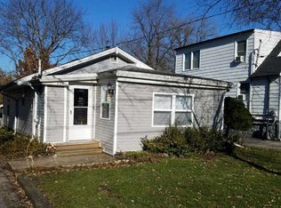 220 Willard Pl, Westmont, IL 60559