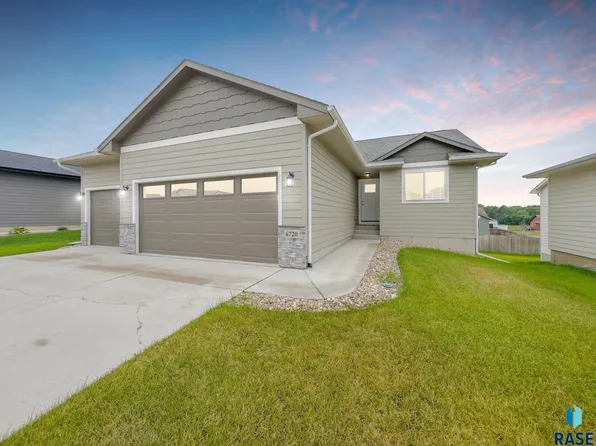 6720 W Viola Ct, Sioux Falls, SD 57110