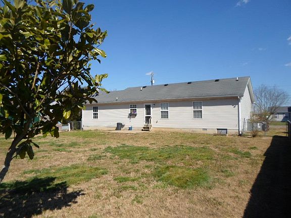3rd image of 547 Eaglesham Dr