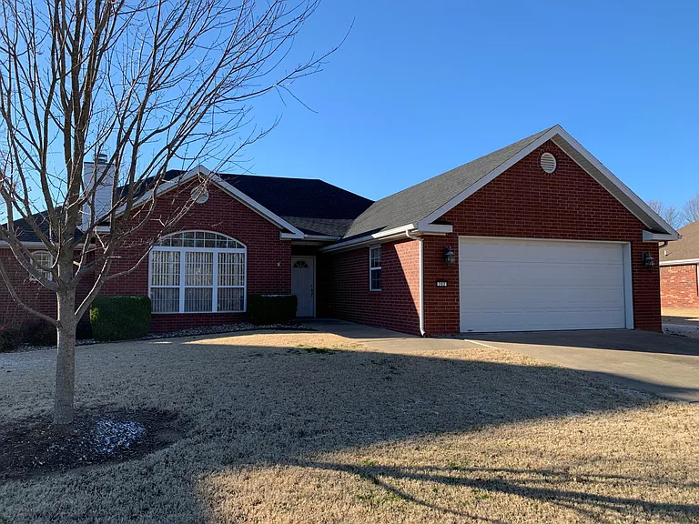 702 Tunbridge Dr — Photo 1