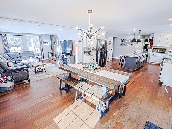 4th image of 8 poor farm Road