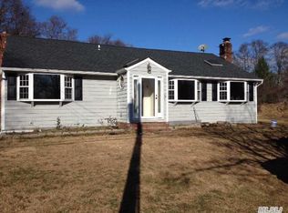 26 Library Ln, Holbrook, NY 11741