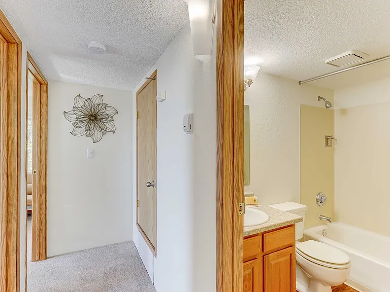 Americana Lakewood Apartments — Photo 82