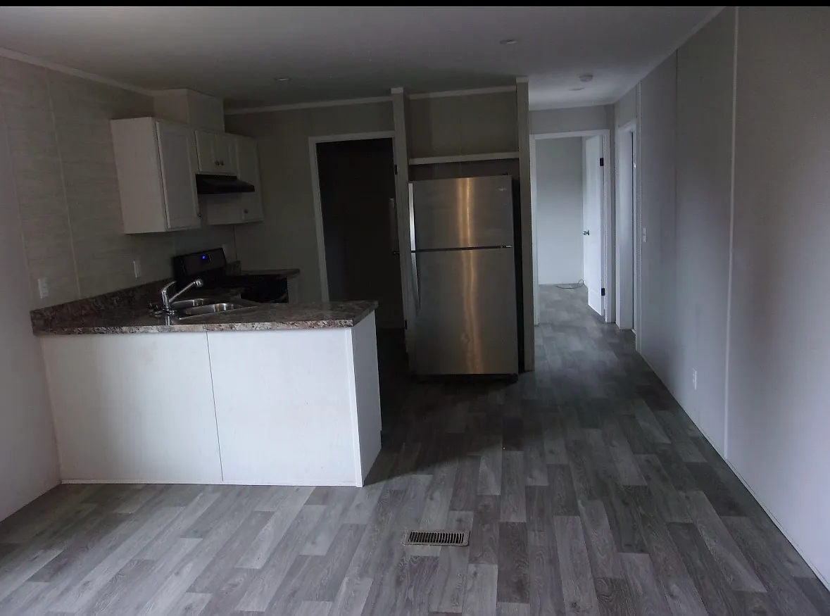 3 bed, 900 sqft, $975 — Photo 2