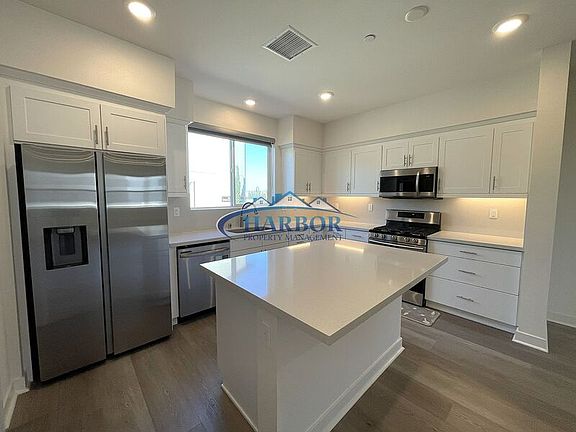 4th image of 9506 Parker Ln