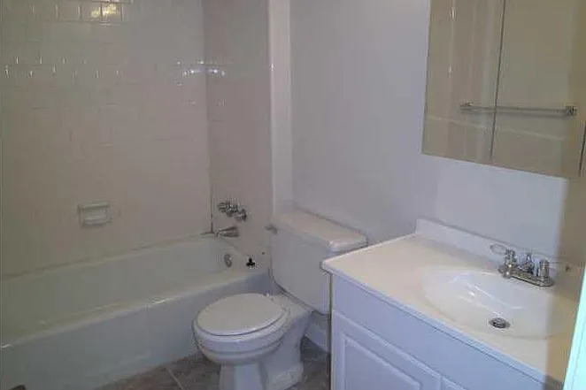 402 Marshall Ct NW #6 — Photo 8