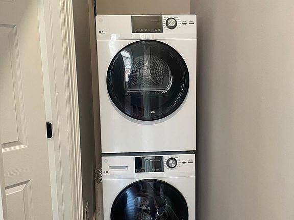 5th image of 918 Cumberland St APT A