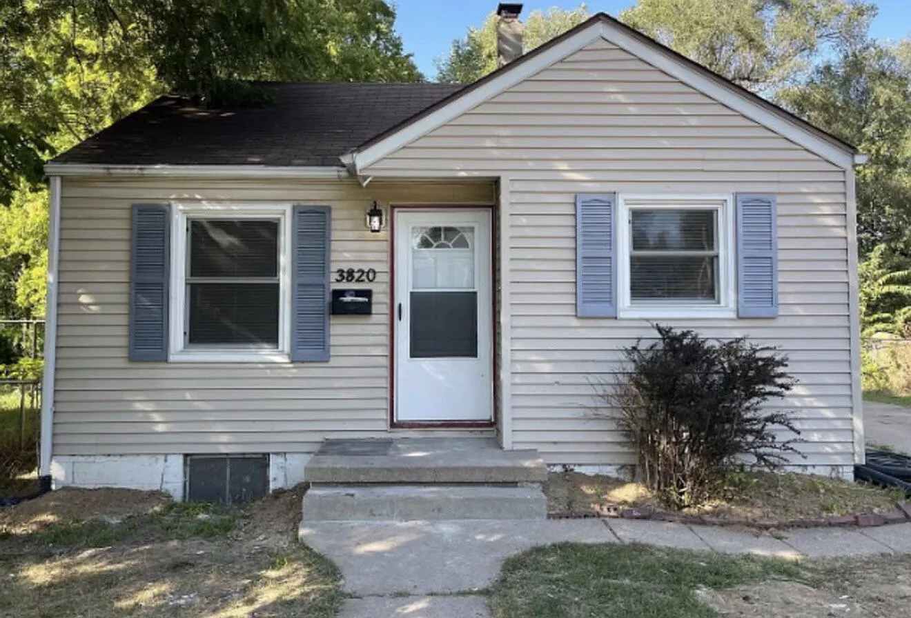 2 bed, 1.0 bath, 700 sqft, $1,350 — Photo 1