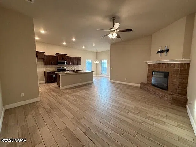 3 bed, 2.0 bath, 1650 sqft, $1,650 — Photo 2