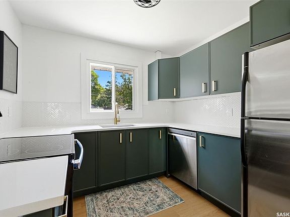 4th image of 137 Garnet STREET