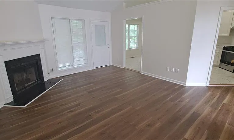 1050 Hillary Ln — Photo 8