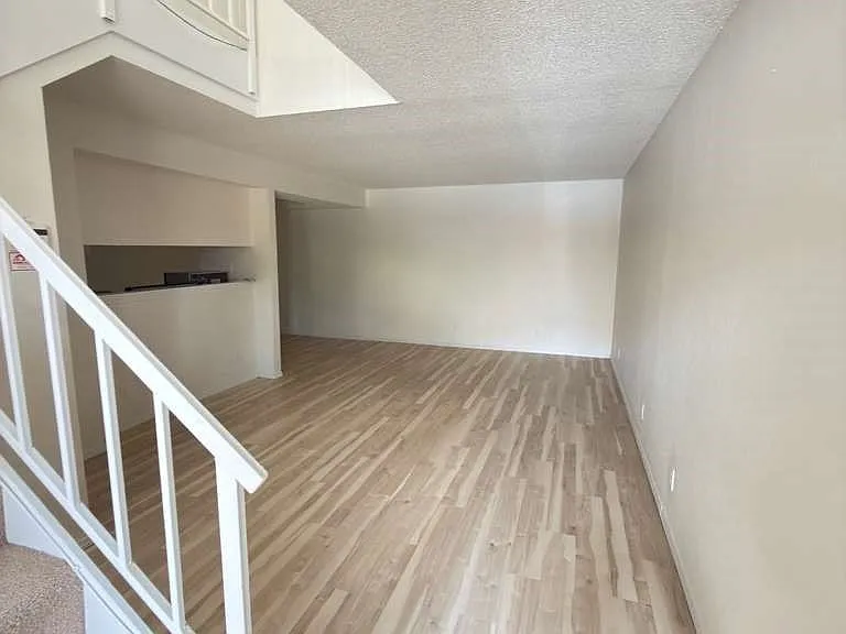 2221 E 67th St #1309 — Photo 2