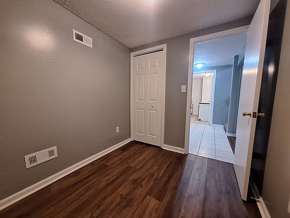 5th image of 800 W Wood St APT C