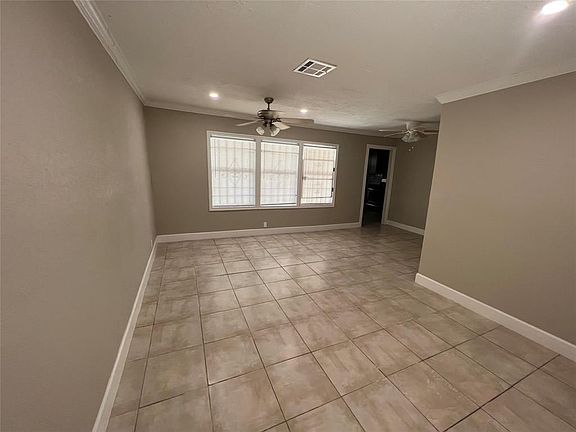 2nd image of 502 Ogilvie St